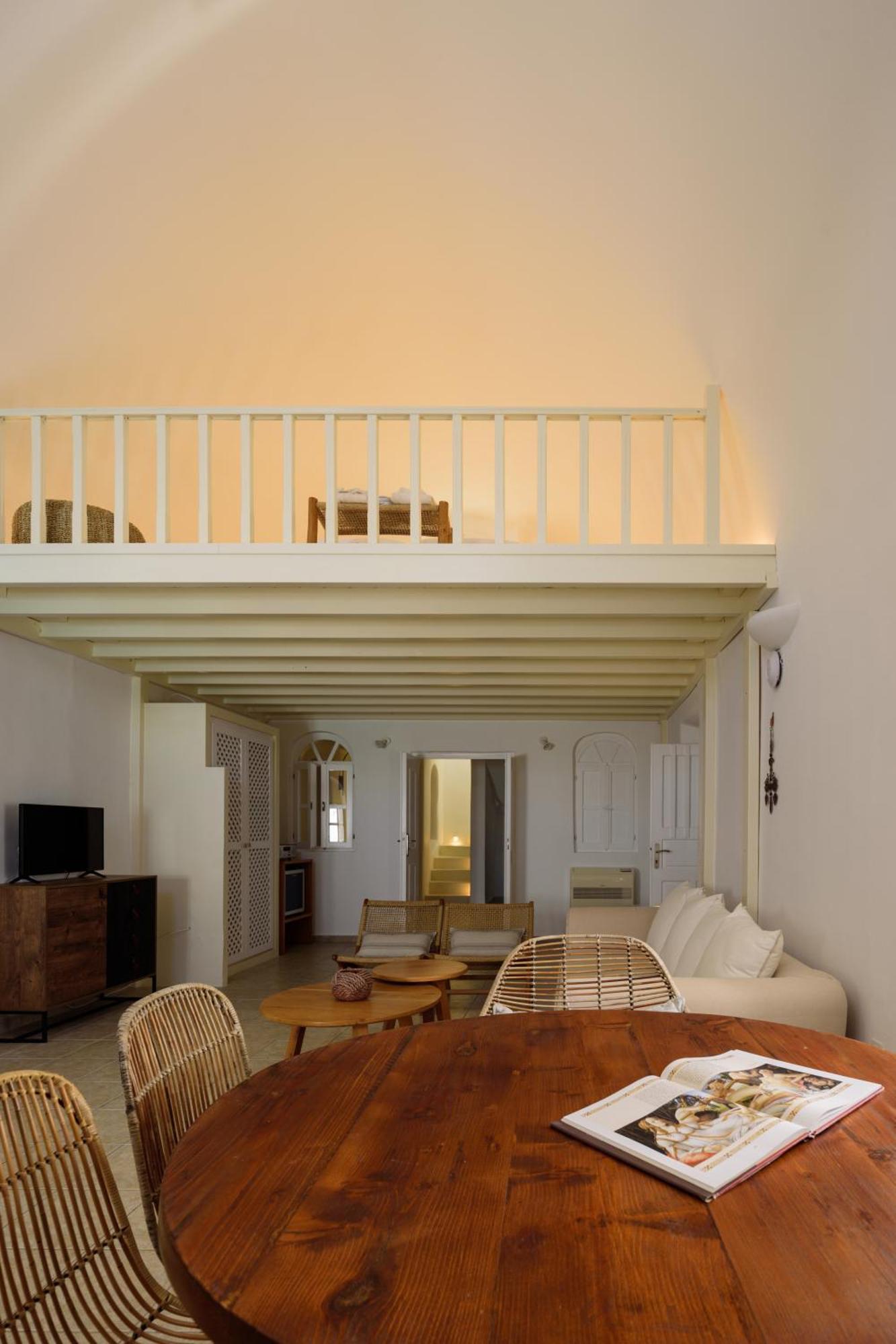 Revelis Villa & Canava Fira  Exterior photo